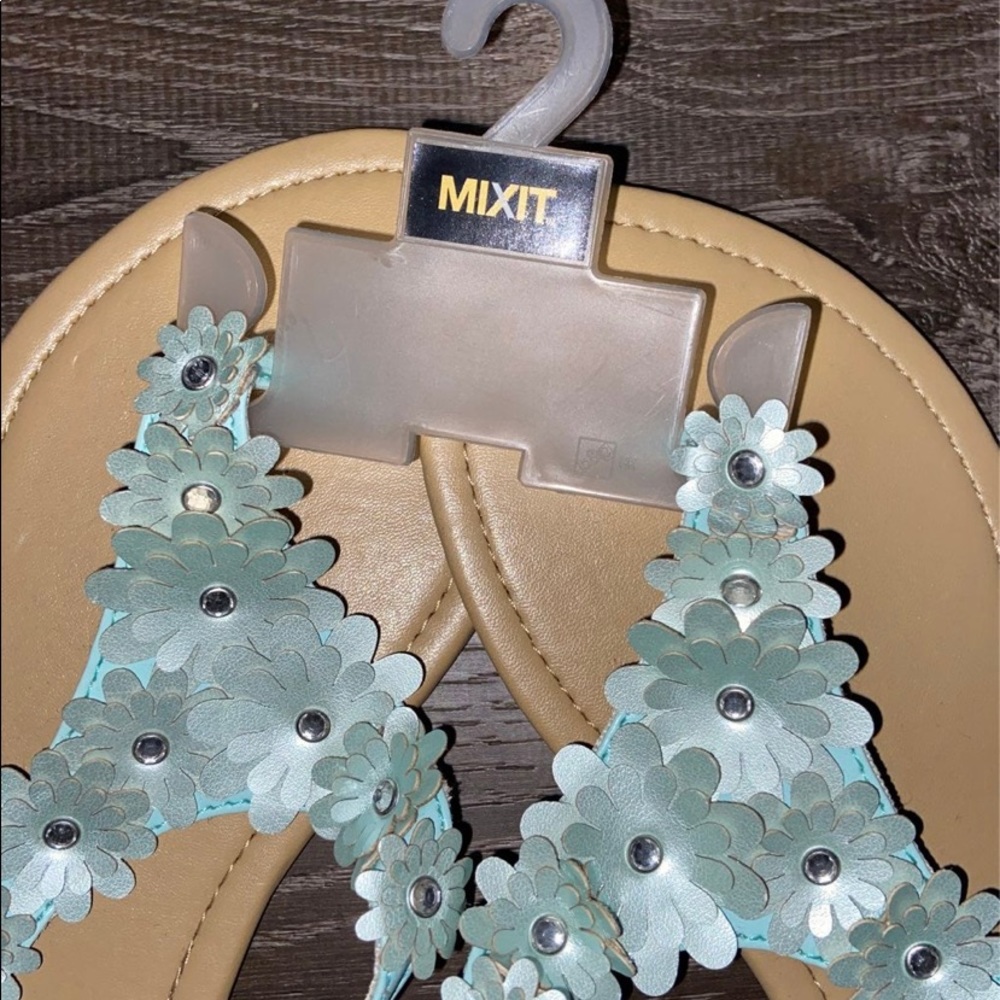 NWT mint colored sandals size 8 - Picture 2 of 3